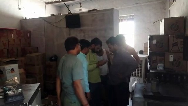 असामाजिक तत्वों ने शराब ठेके में लगाई आग