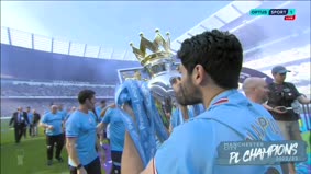 Manchester City lift the 2022/23 Premier League Trophy