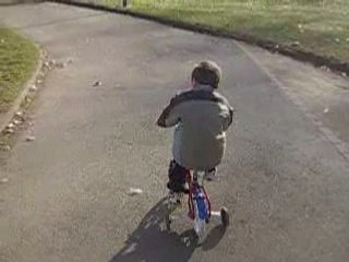 noah fait du vélo