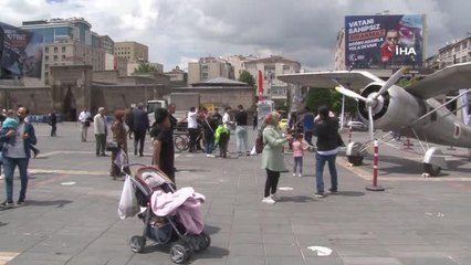 Kayseri Tayyare Fabrikası'nda üretilen ilk P-24A uçağı meydanda sergileniyor