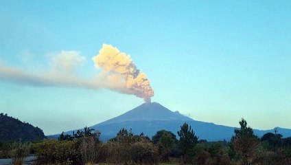 Elevan nivel de alerta en México por actividad de volcán Popocatépetl