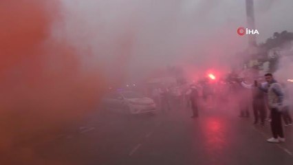 Rizespor Taraftarı Takımı Stada Meşalelerle Uğurladı