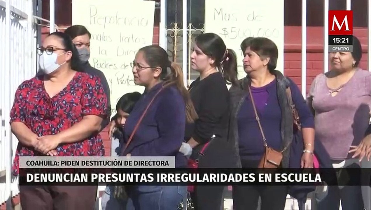 Madres de familia se manifestaron enfrente de escuela para pedir la destitución de la directora