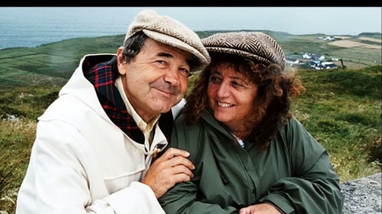 Pierre Perret la mort de sa fille Julie a fait exploser sa famille en  milles morceaux. - Vidéo Dailymotion