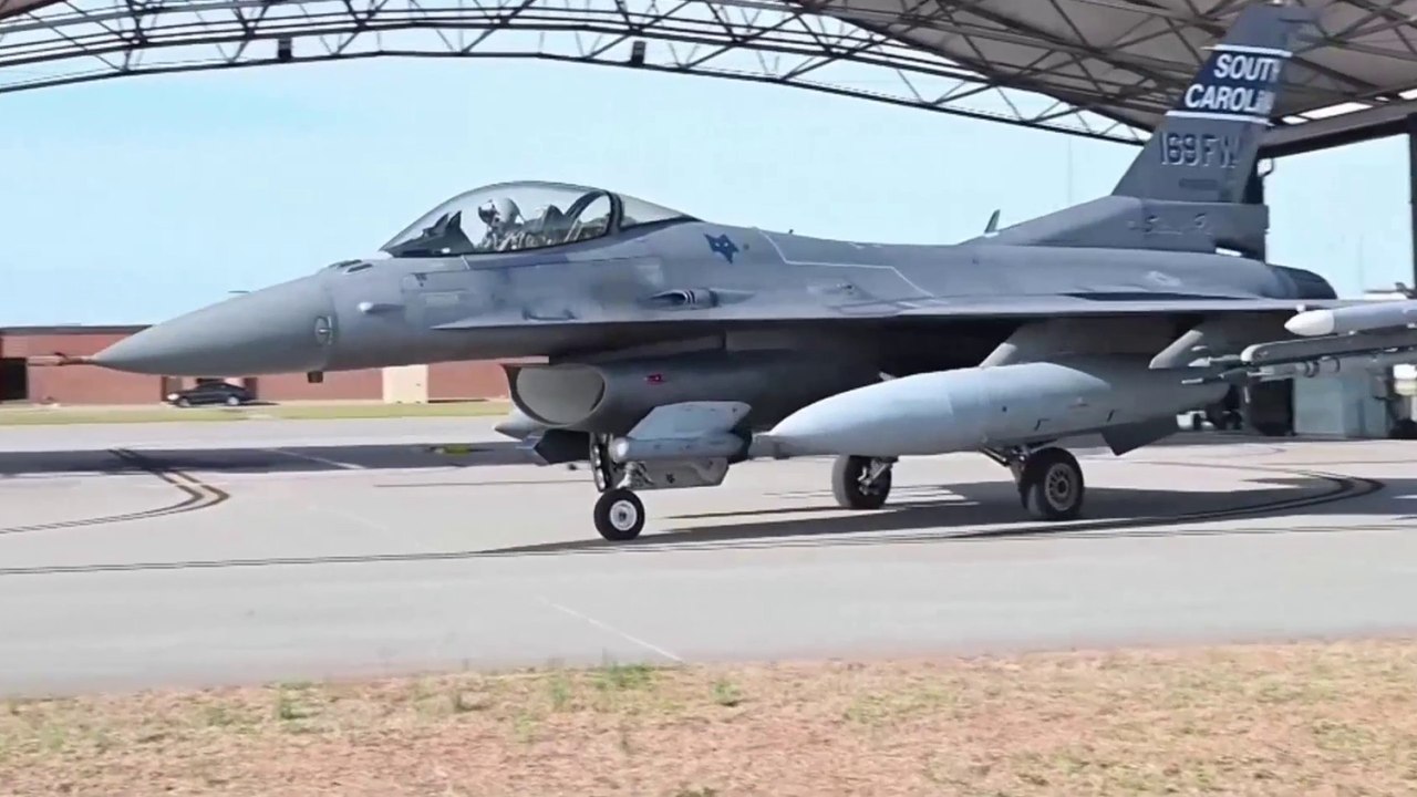 Guerre en Ukraine : tout savoir sur le F16, avion de combat promis à Volodymyr Zelensky