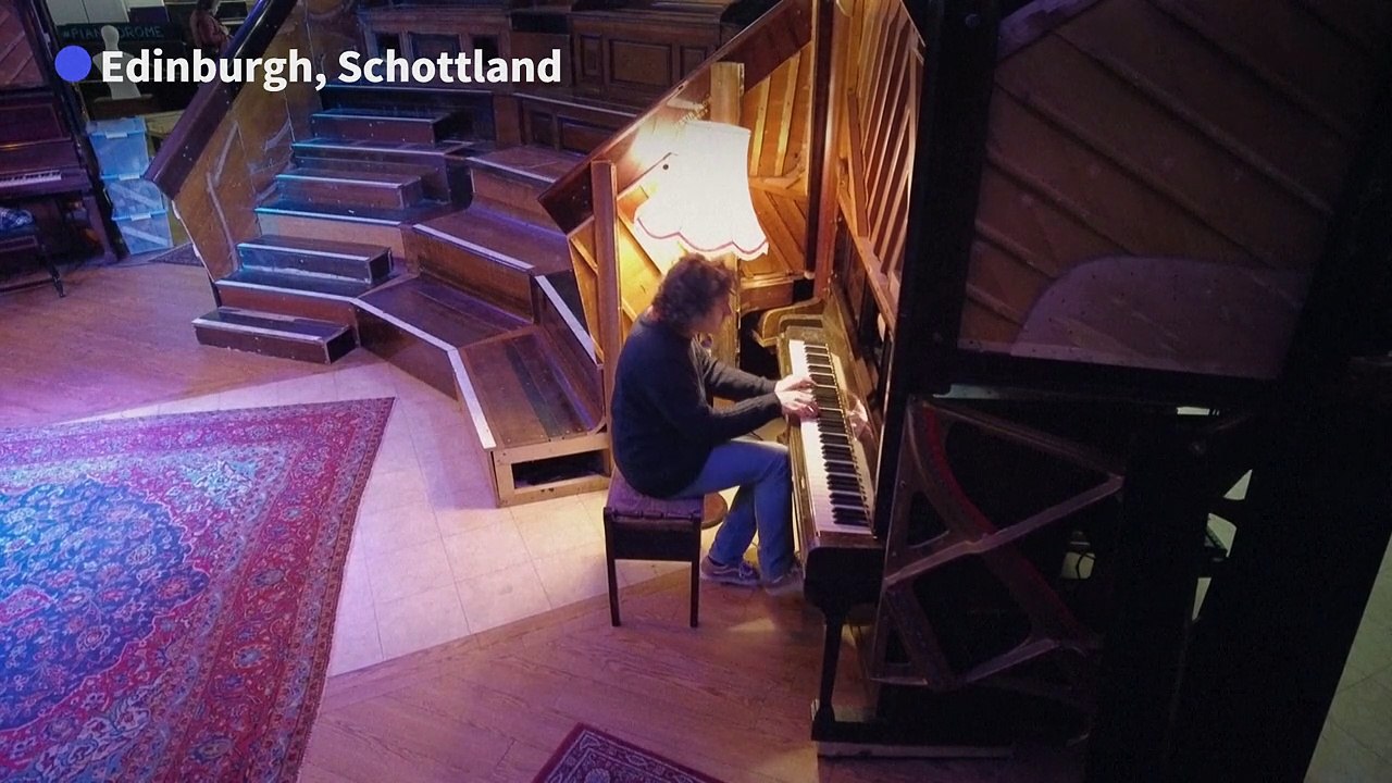 Musiker rettet Klaviere vor dem Müll