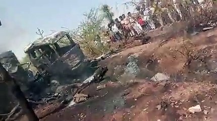 दो ट्रेलर की ​भिड़ंत के बाद लगी आग, एक चालक की मौत, दो घायल