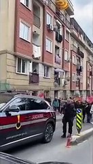 Süleyman Soylu seçim otobüsünde "İlle de roman olsun" şarkısını söyledi