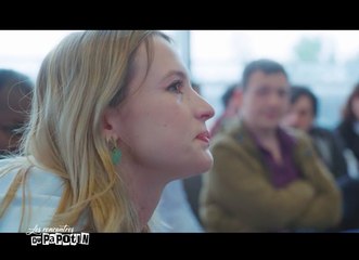 « Je trouve ça touchant » : Angèle fond en larmes lors de la lecture d’un texte dans les rencontres du Papotin (VIDEO)