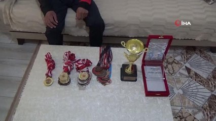 Hayvan otlatırken dağlarda koşuyordu, şimdi Balkan şampiyonu oldu