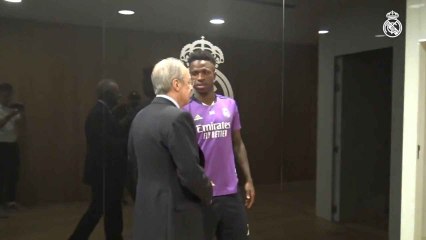 Download Video: Florentino Pérez visita a Vinicius Jr. tras los insultos racistas en Mestalla