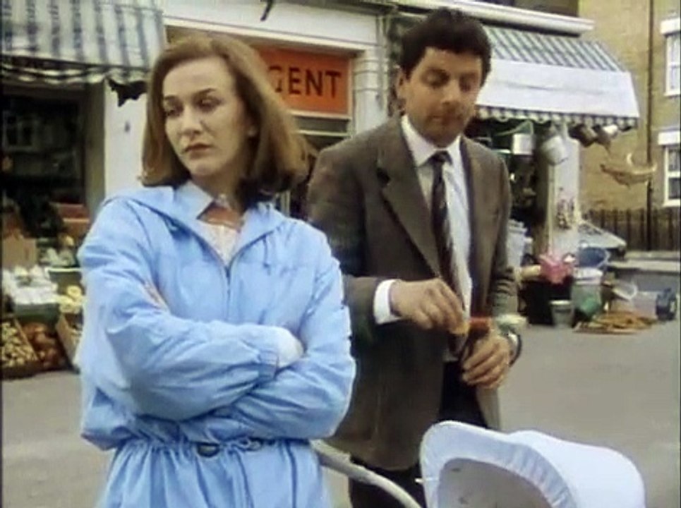 Mr Bean - The Bus Stop (Funny Video)