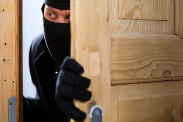 اقتحام المنازل.. تحد على تيك توك يستنفر الشرطة