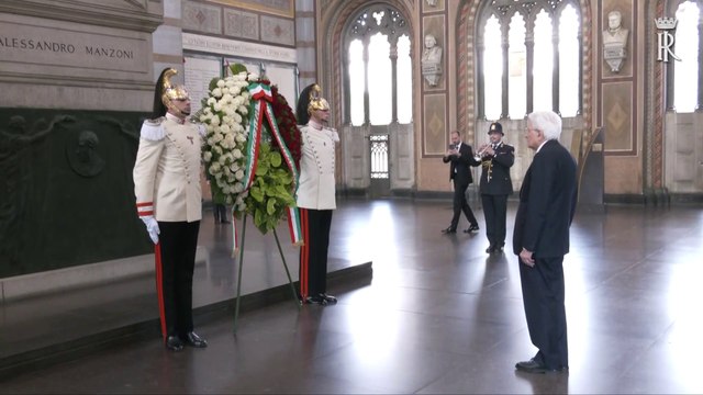 L'omaggio di Mattarella a Manzoni al Cimitero Monumentale di Milano