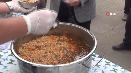 Kent meydanında dağıtılan coğrafi işaretli ekşili pilav damakları tatlandırdı