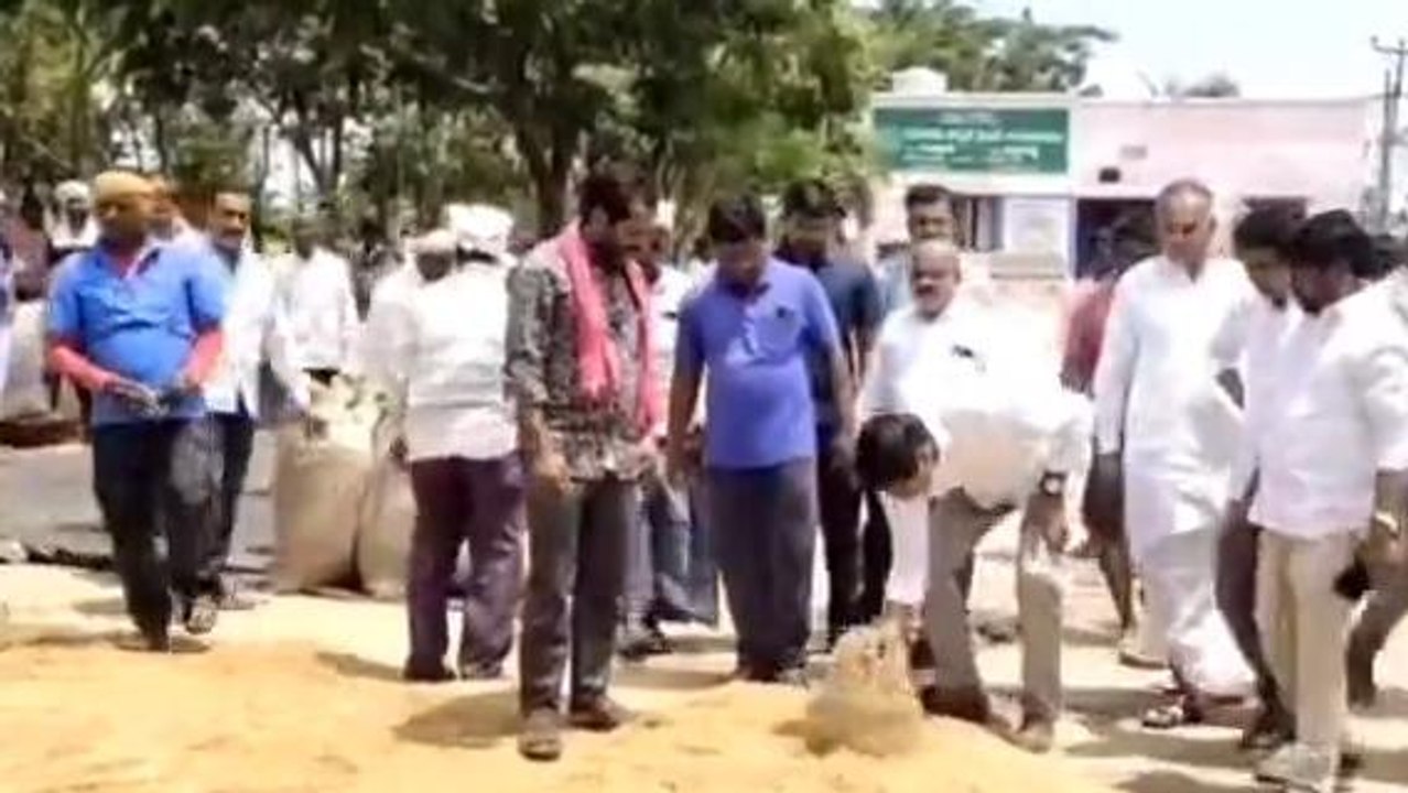 కామారెడ్డి: కురిసిన అకాల వర్షం.. ధైర్యం చెప్పిన ఎమ్మెల్యే