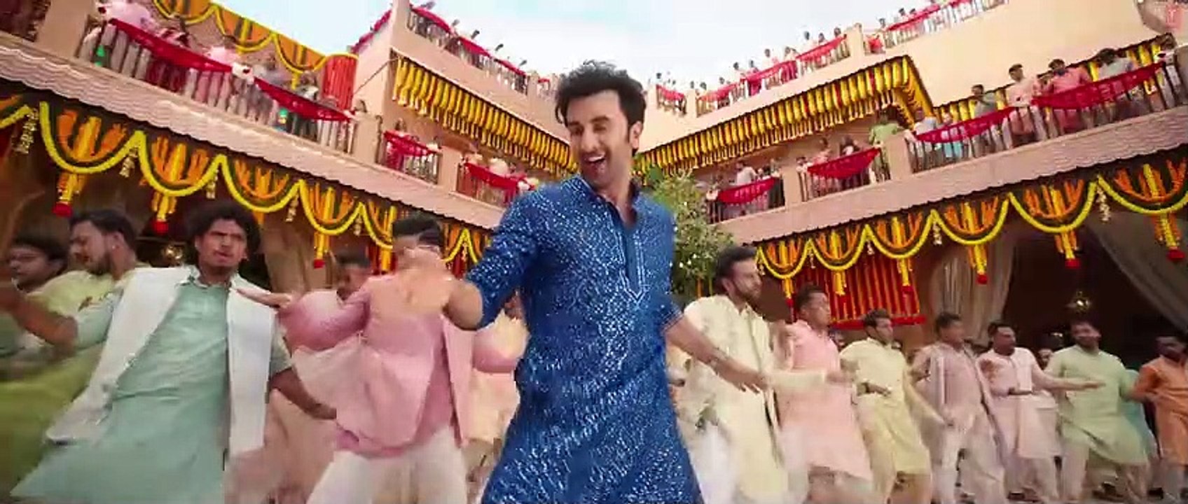 Show Me The Thumka (Song) Tu Jhoothi Main Makkaar _Ranbir_Shraddha_Pritam_Sunidhi_Shashwat_Amitabh B