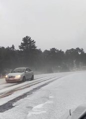 Muğla'da etkili olan dolu yağışı yolları beyaza bürüdü