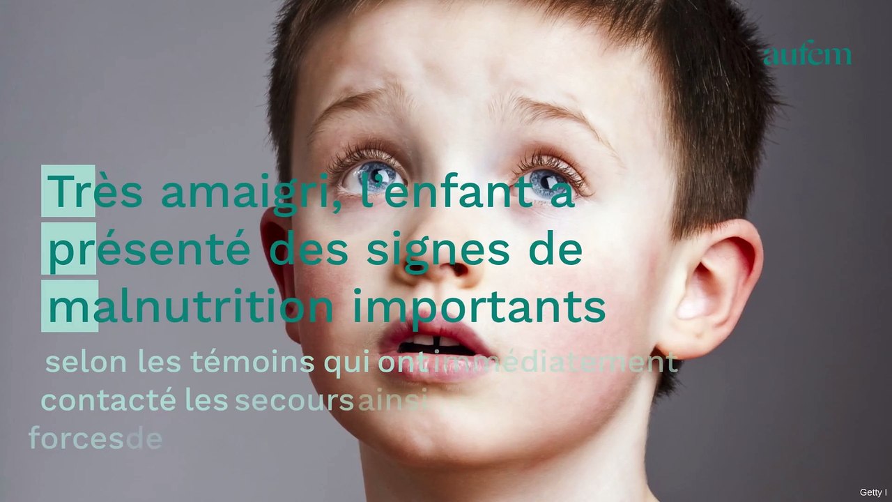 Un petit garçon retrouvé "émacié" errant dans la rue, les parents arrêtés