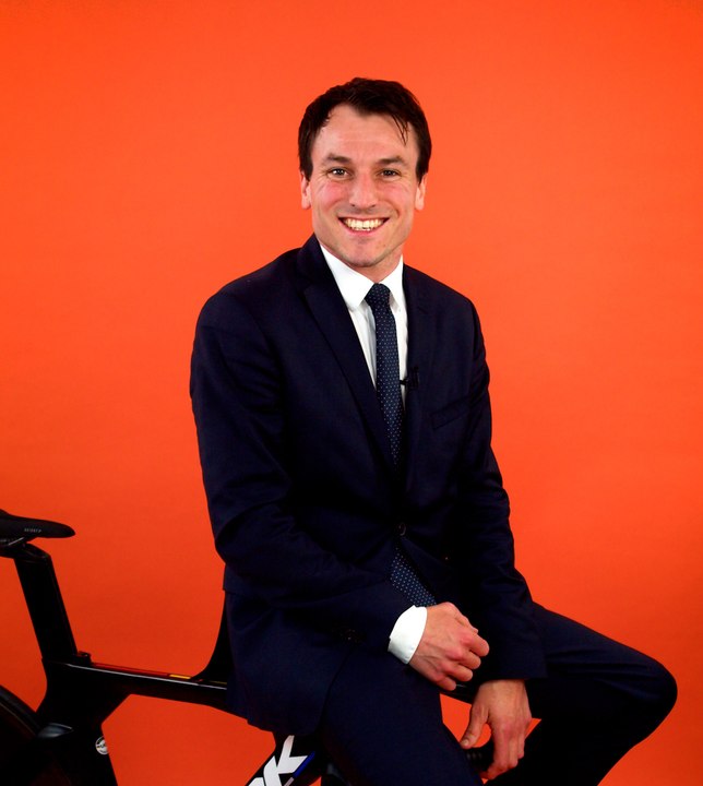 Clément est 6 fois champion du monde d'équilibre statique à vélo