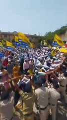 Video : आम आदमी पार्टी का प्रदर्शन
