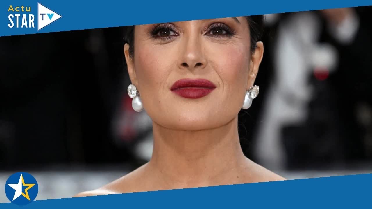Salma Hayek se déhanche en peignoir, la femme de François-Henri Pinault victime d'un petit accident