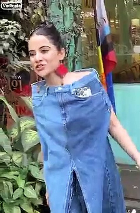 Mera outfit kharaab ho gaya toh maine jeans ko kaat ke top banaaya Urfi Javed ka iPh...
