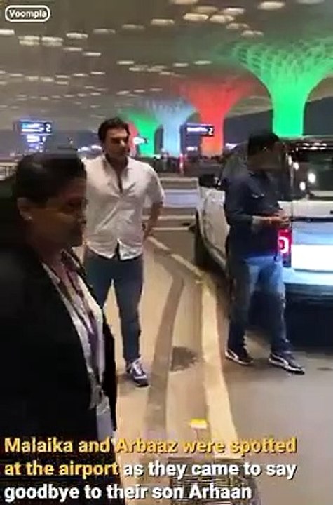 Bye mummy bye daddy Exes Malaika Arora aur Arbaaz Khan aaye apne bete ko chhodne airp.