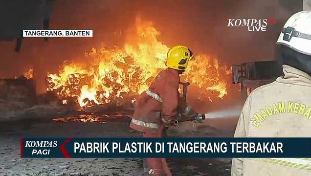 Kebakaran Pabrik Plastik, 75 Personel Damkar Turun Tangan di Kosambi