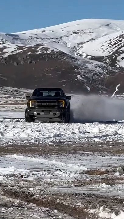 Powersliding 2021 Ford F150 Raptor