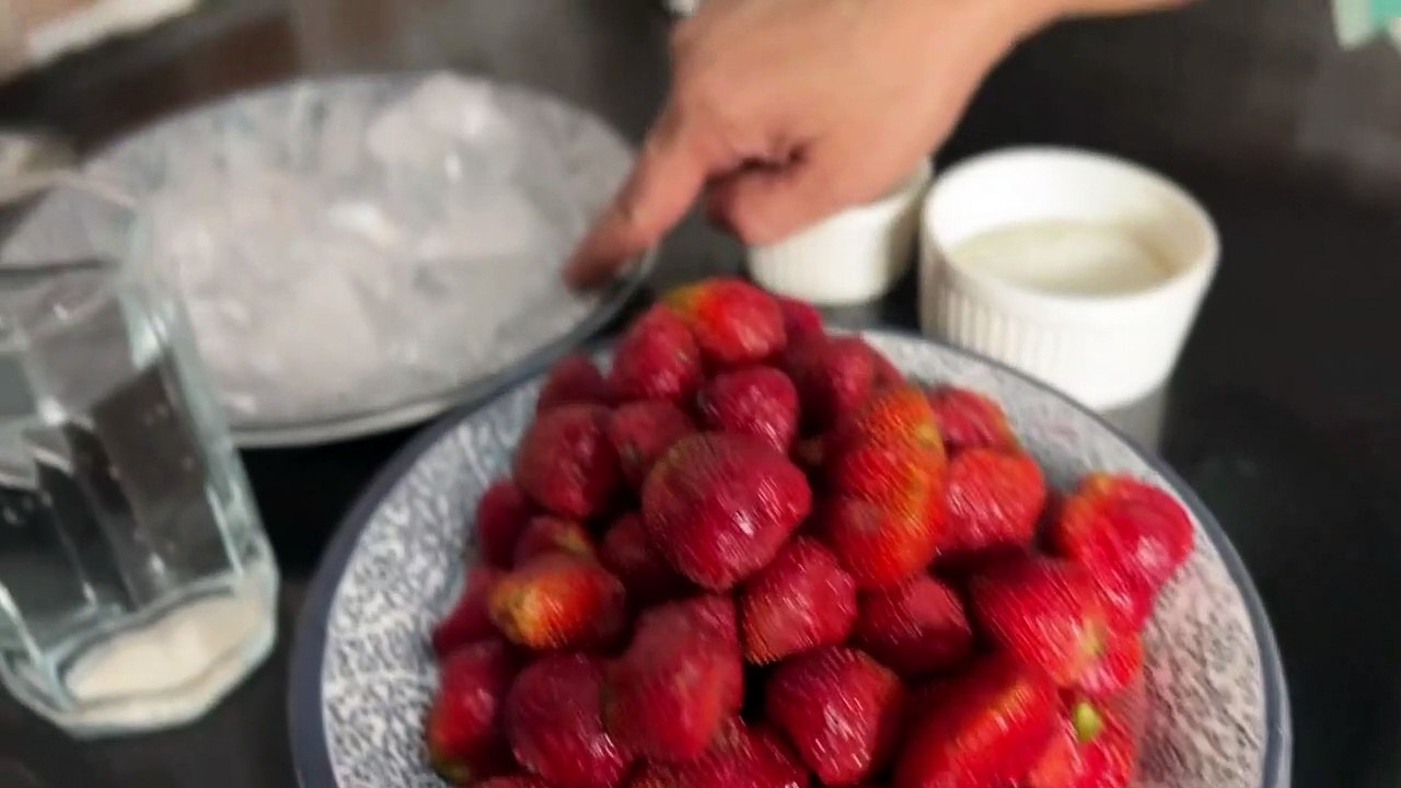REFRESHING STRAWBERRY DRINK || STRAWBERRY CHILLER || STRAWBERRY SLUSHY RECIPE