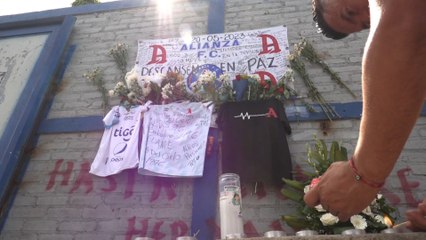 Homenajean a los aficionados fallecidos en el estadio Cuscatlán en El Salvador