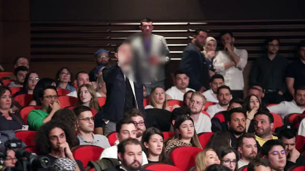 Oğuzhan Uğur, Kılıçdaroğlu'nun kaydı esnasında Babala TV stüdyosundan paylaşım yapan AKP'li sosyal medya fenomeninin görüntülerini yayınladı