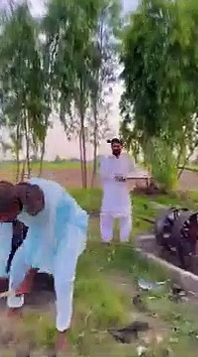 Free_Ata_Funny_videos___Governments_free_Rashan_Video___Funny_Video___Pakistani_Prank_Videos___Funny(240p)