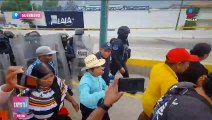Manifestantes y granaderos protagonizan trifulca en la Autopista del Sol