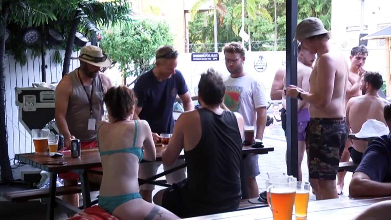 Worker shortage ends in NT pubs as backpacker v...