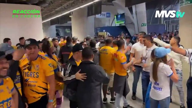Se vivieron momentos tensos entre aficionados del Rayados y Tigres.