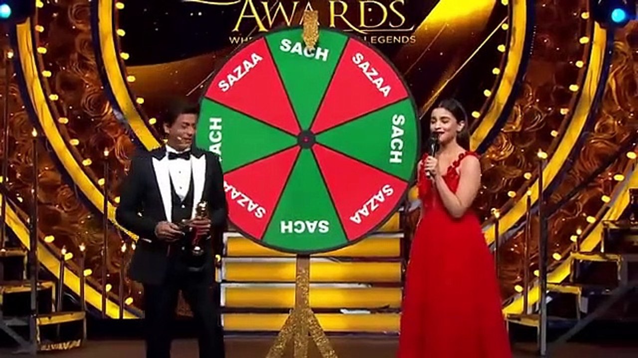shahrukh khan Best comedy with alia bhatt in award show 2018