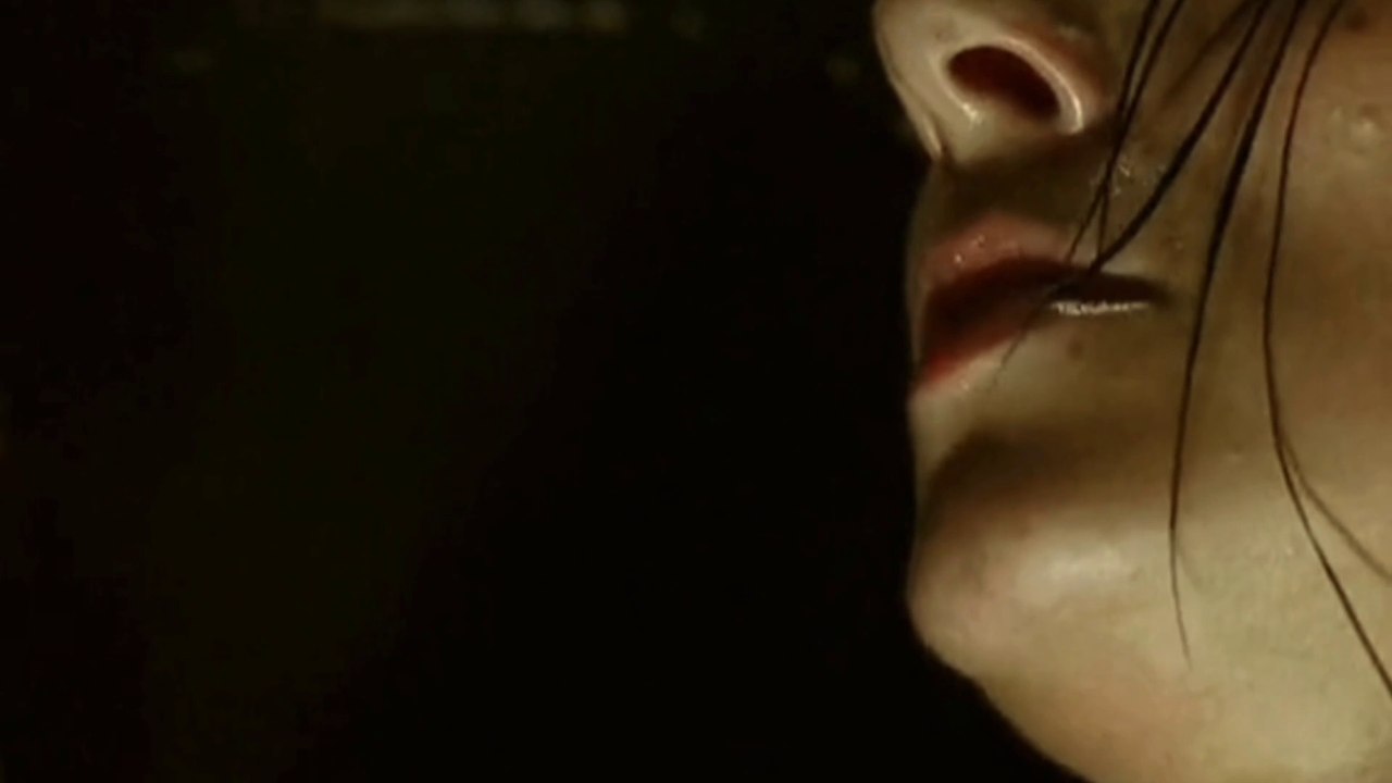   Look at the girl's fear of the tiger  #tiger #tigerattack #girlvstiger