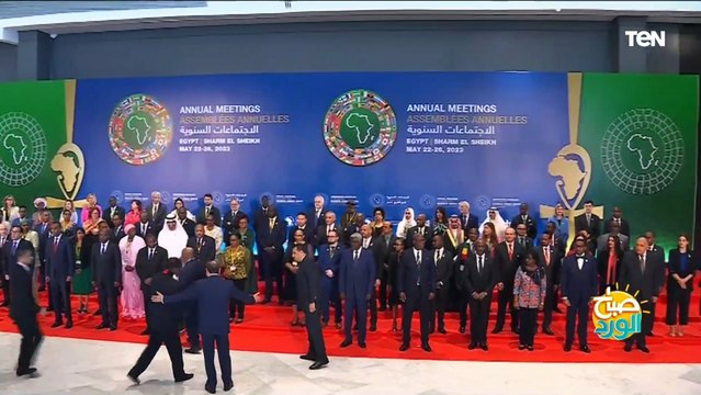 الرئيس السيسي يلتقط صورة تذكارية مع ضيوف الاجتماعات السنوية لمجموعة بنك التنمية الإفريقي 2023
