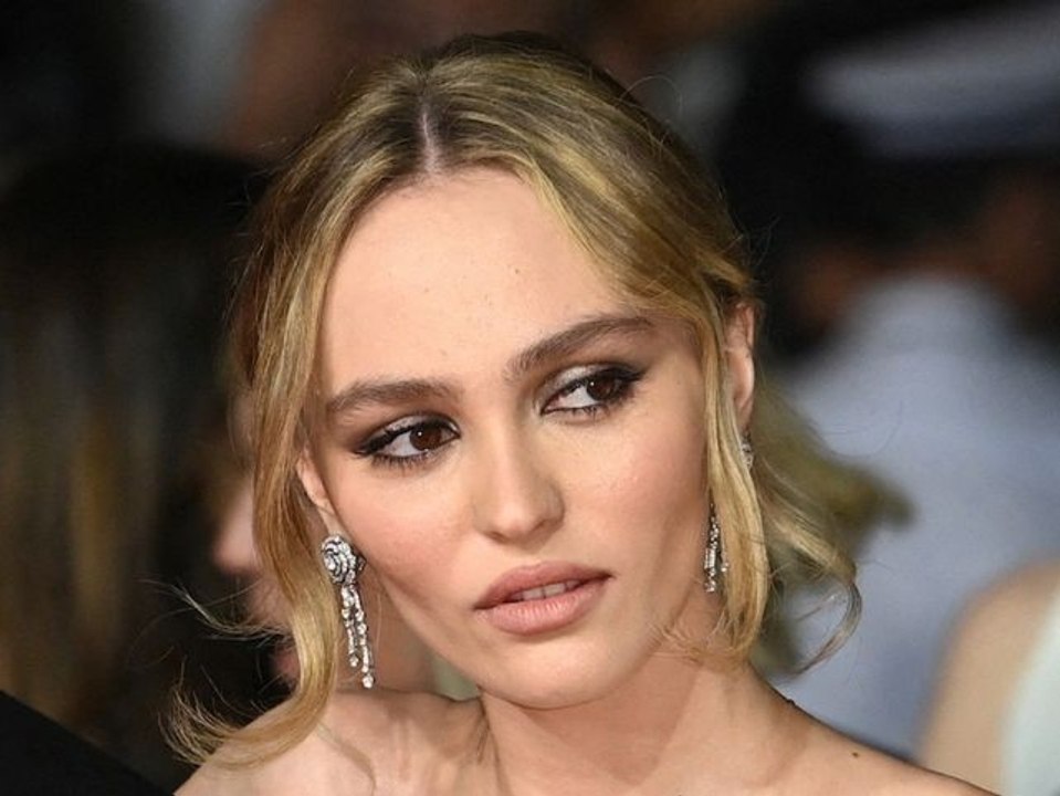 "Aucune éducation", "Lamentable", "Zéro Classe" LilyRose Depp