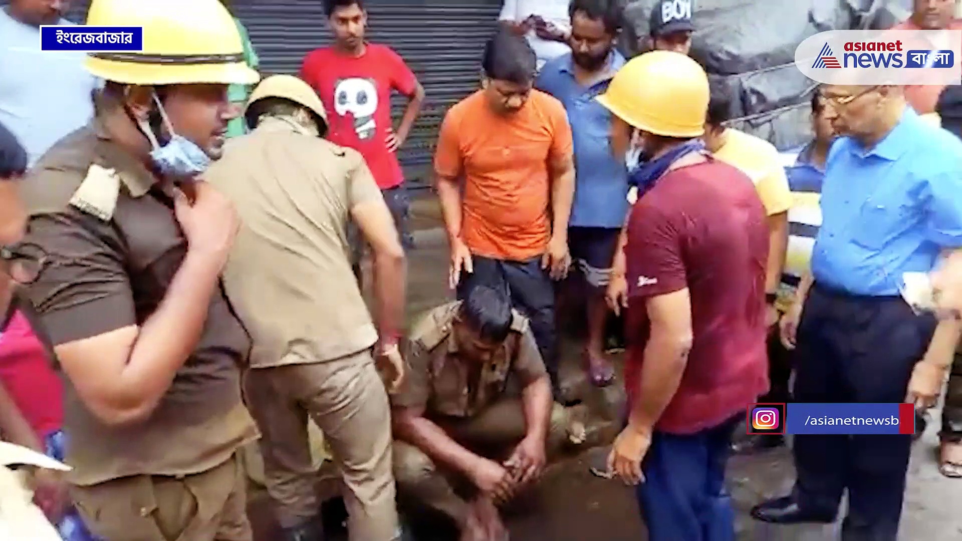 এখনও দাউ দাউ করে জ্বলছে ইংরেজবাজার মার্কেট, অসুস্থ দমকল কর্মী, আগুন নিয়ন্ত্রনের চেষ্টা