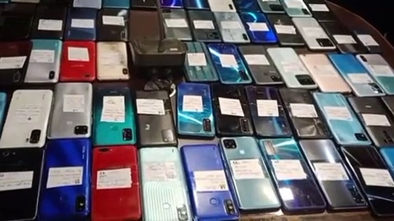 Chitrakoot News: पुलिस ने गुम हुए मोबाइलों को वापस कर, लोगों को चेहरे में लाई खुशी