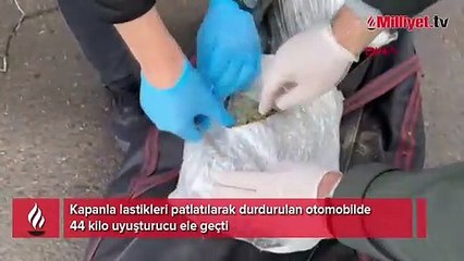 Kapanla lastikleri patlatılarak durdurulan otomobilde 44 kilo uyuşturucu ele geçti