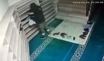Camide hırsızlık yapan şahıs güvenlik kameralarına yakalandı
