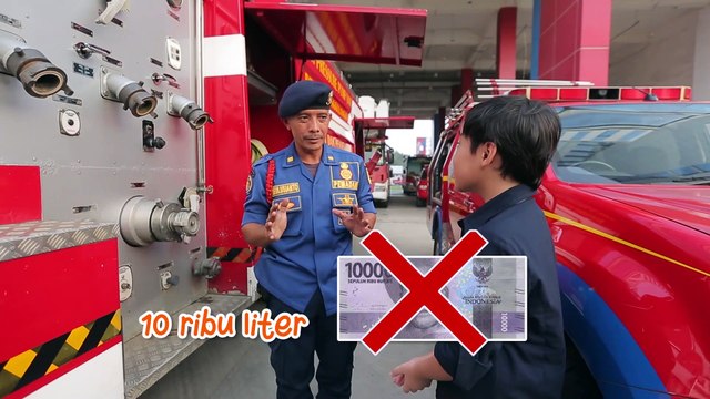 Alih Profesi Jadi Pemadam Kebakaran, Adhiyat Berani Banget Nangkep Ular!