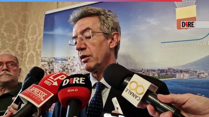 Spari e paura davanti al Duomo di Napoli