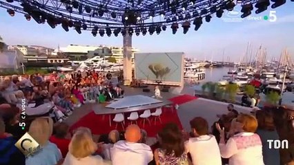 Bertrand Chameroy et Anne-Elisabeth Lemoine s'embrassent passionnément 💋