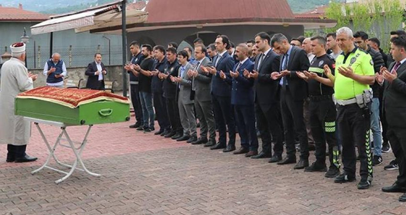 Cinsel istismar sonucu hayatını kaybeden 2 yaşındaki Nisanur defnedildi, cenazeye ailesinden katılan olmadı