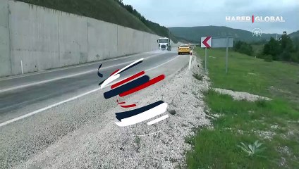 Öğrencileri taşıyan minibüs ile otomobil çarpıştı: 1 ölü, 11 yaralı